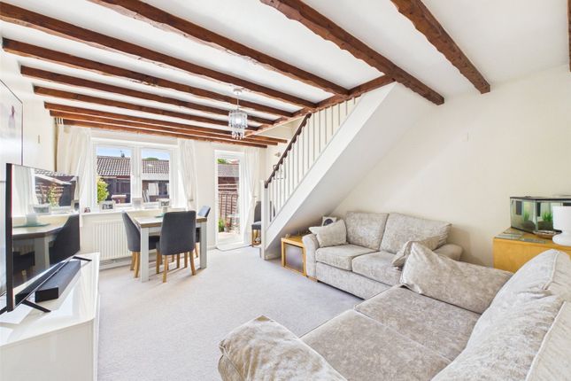 5, Rolleston Way, Gloucestershire photo 2