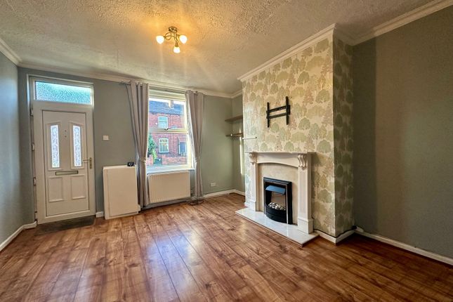 115, Dukinfield photo 3