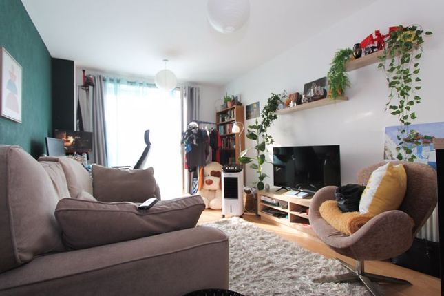 Thumbnail Flat to rent in Waxlow Way, Northolt