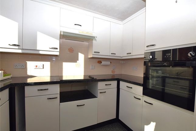 55, Willow Court, Alton photo 3
