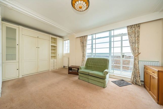 202 Lichfield Court, Sheen Road, Richmond photo 2