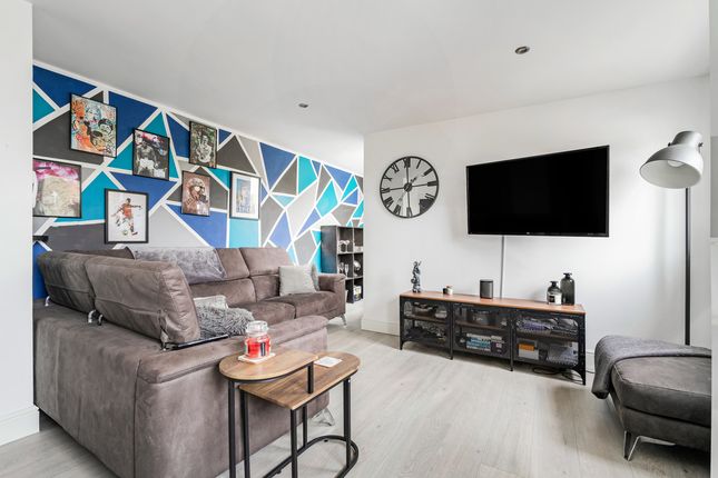 Thumbnail Flat for sale in Mercer Place, Dunfermline