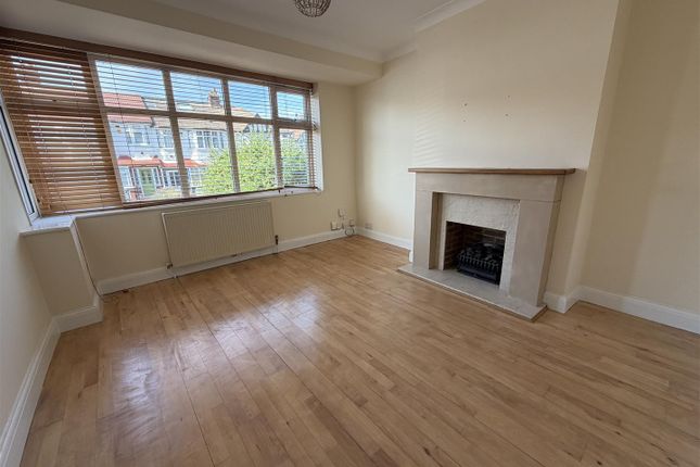 36, Beech Hall Crescent, London photo 3