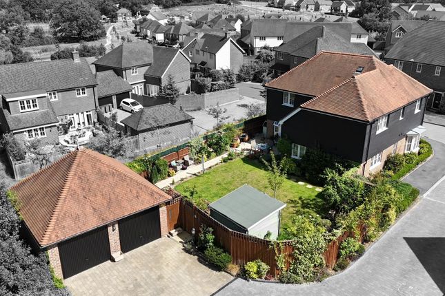 25 Newman Way, Billingshurst photo 2