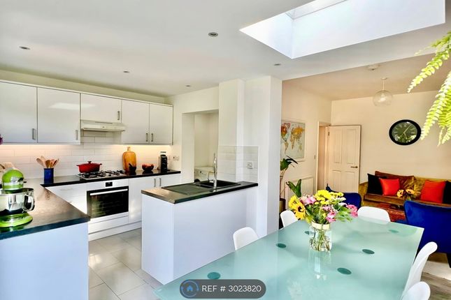 Carew Road, London photo 3