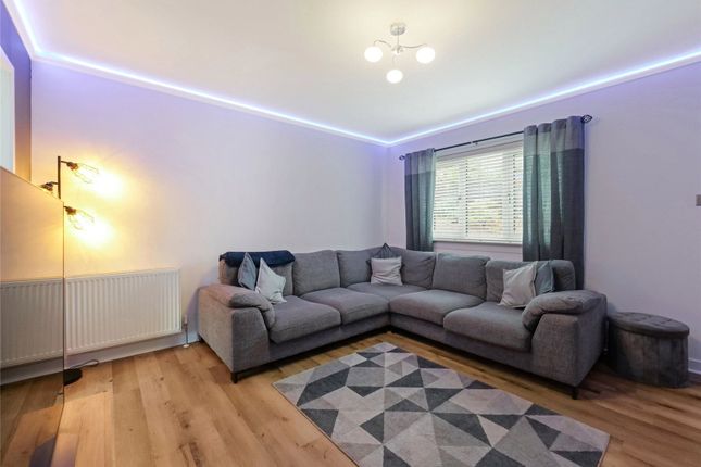 17, Quarrelton Grove, Renfrewshire photo 2