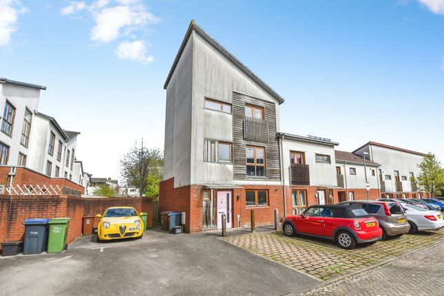 4-bed house on 70, Great Mead, Chippenham, £320,000