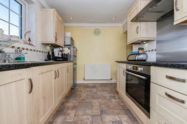 32, Whitmore Avenue, Grays photo 3