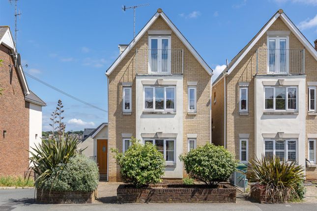 Thumbnail Property for sale in Newport Road, Cowes