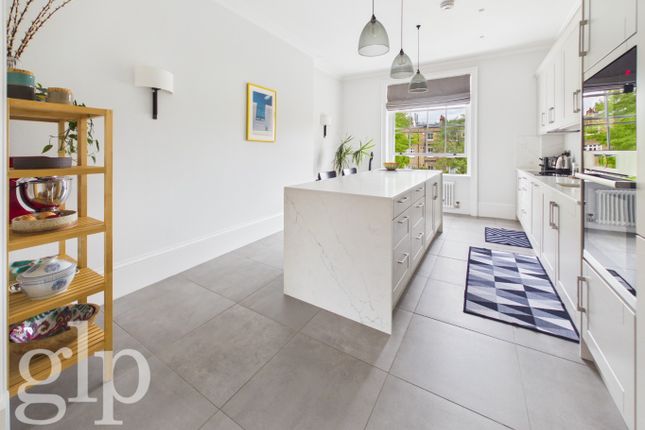 Flat C, 23 Montague Street, Greater London photo 2