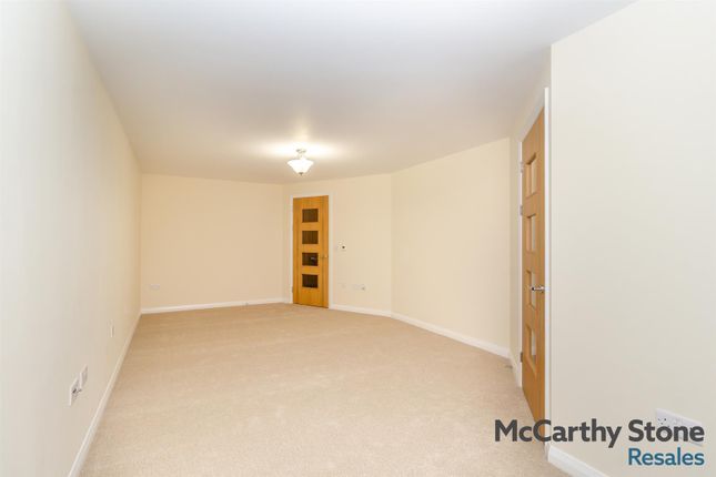 17 Valley Court, Longsight Road, Bury photo 3