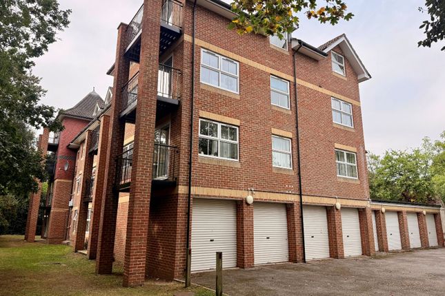 Flat 1, Holmwood Court, 35, Bassett Crescent East, Hampshire photo 4