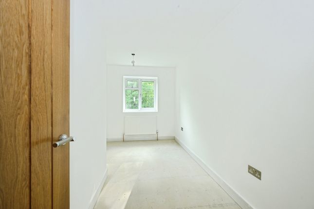 4, Whyteleafe photo 4