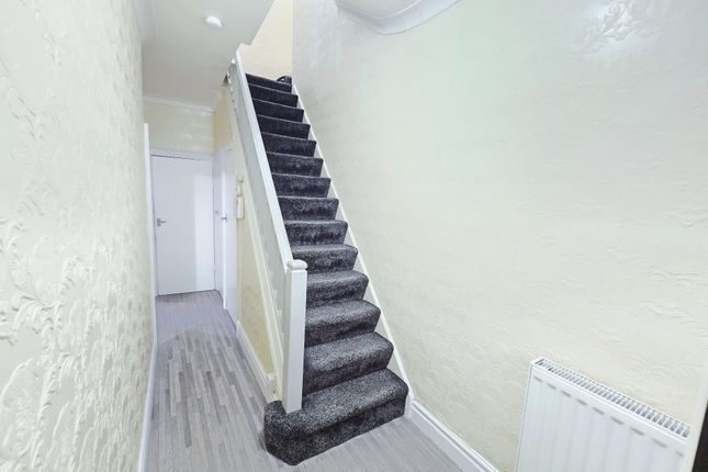 248 Upper Woodlands Road, Bradford photo 5