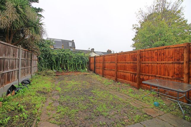 13, Cedars Avenue, London photo 2