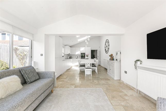 31, Hawkshead Road, Hertfordshire photo 3