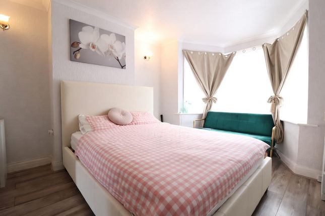 71, Crest Road, London photo 4
