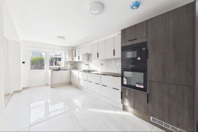 54, Field Way, Aldershot photo 2