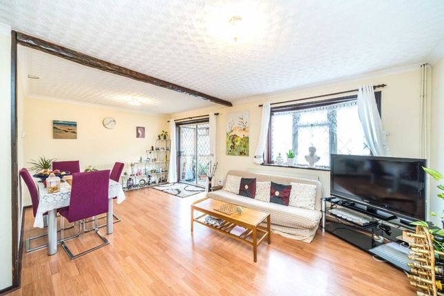103, Stanborough Road, Hounslow photo 4