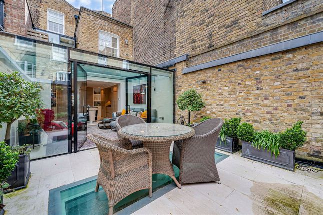 End terrace house for sale in Christchurch Street, Chelsea