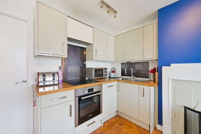 Flat 16, Spencer Court,, Spencer Road, London photo 5