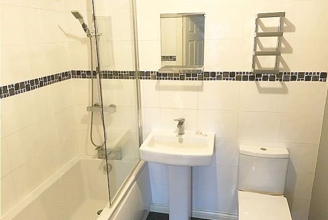 15, Smallshire Close, Wolverhampton photo 3