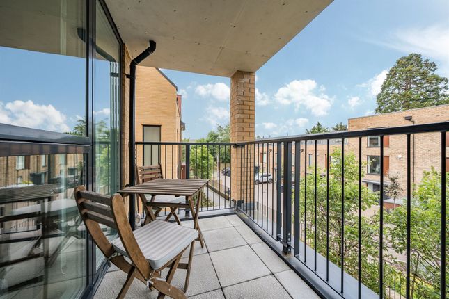 Flat 7, Vermont House, 4, Quayle Crescent, London photo 4
