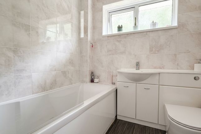 8 Cavalier Close, Southampton photo 3