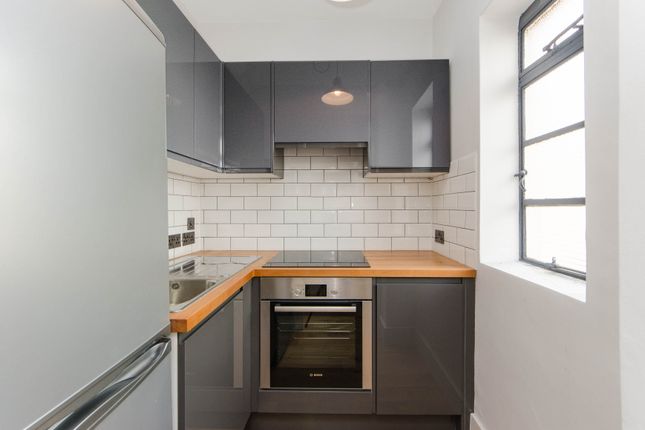 Flat 10 Broadwalk Court, 79, Palace Gardens Terrace, London photo 4