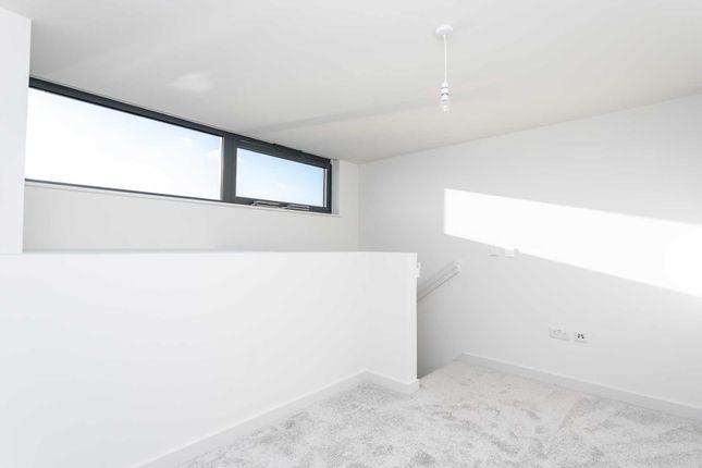 Flat to rent in Prewetts Apartments, Mill Bay Lane, Horsham