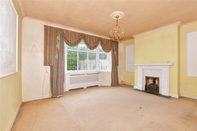 Ashurst Road, Tadworth photo 4
