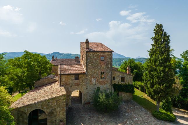 Farmhouse for sale in Perugia, Umbria, Italy