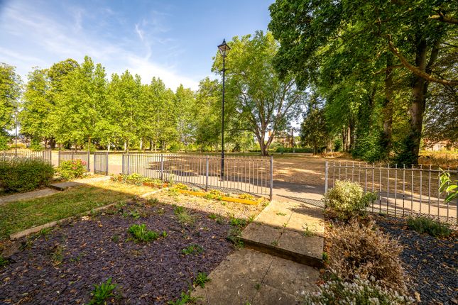 37, Montrose Grove, Sleaford photo 4