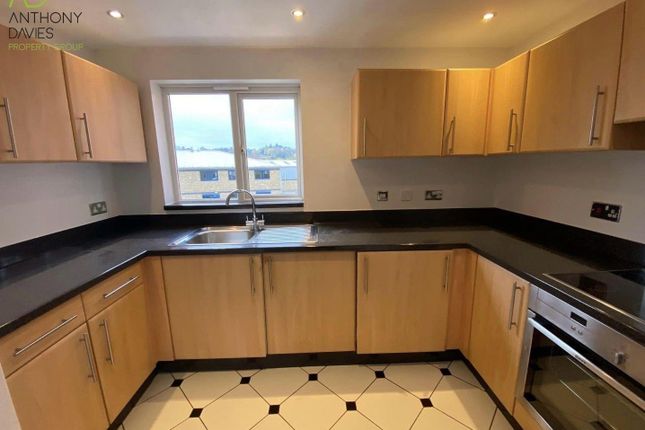 13, Sommers Court, Crane Mead, Ware photo 2