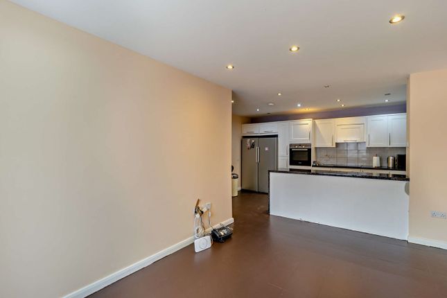 Flat for sale in Headstone Drive, Harrow