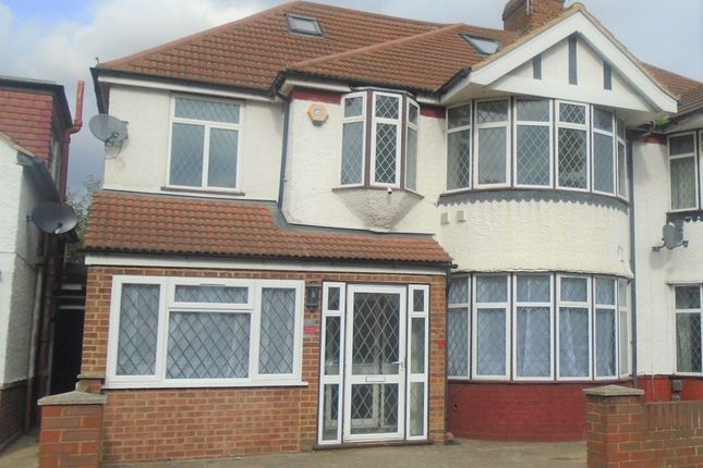 Thumbnail Room to rent in Great West Road, Hounslow