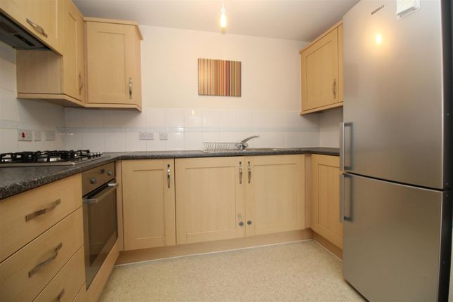 7 Rampling Court, Commonwealth Drive, Crawley photo 3