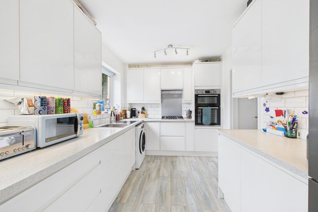4, Oak Close, Hemel Hempstead photo 2