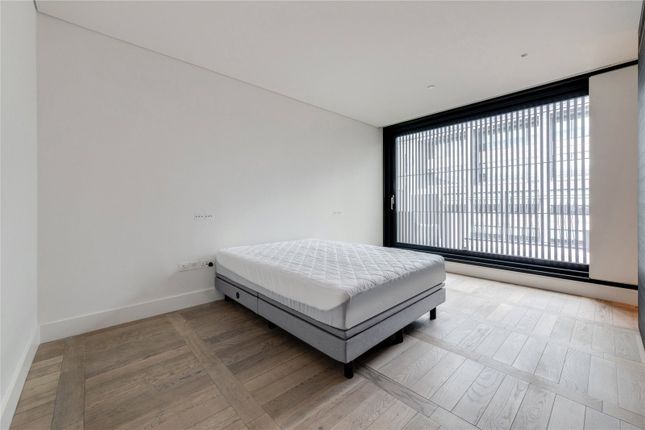 Flat to rent in Whitfield Street, Fitzrovia, London