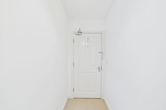 Apt 18, Ty Capstan Rhodfa'r Gwagenni, Barry photo 3