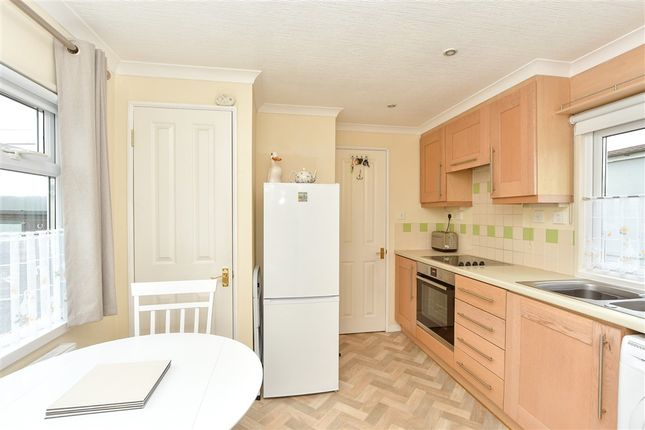 2-bed caravan on Rye Lane Dunton Green, Sevenoaks, £90,000