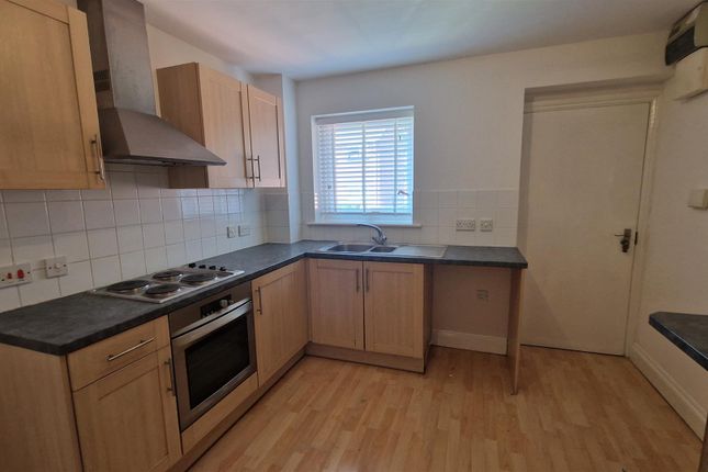 Flat 16, Stone Pillar Court, Bucknall Old Road, Stoke-On-Trent photo 5