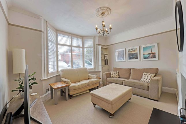 13 Belmont Crescent, Maidenhead photo 2