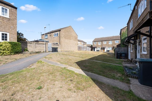 37 Apsledene, Gravesend, Kent photo 4