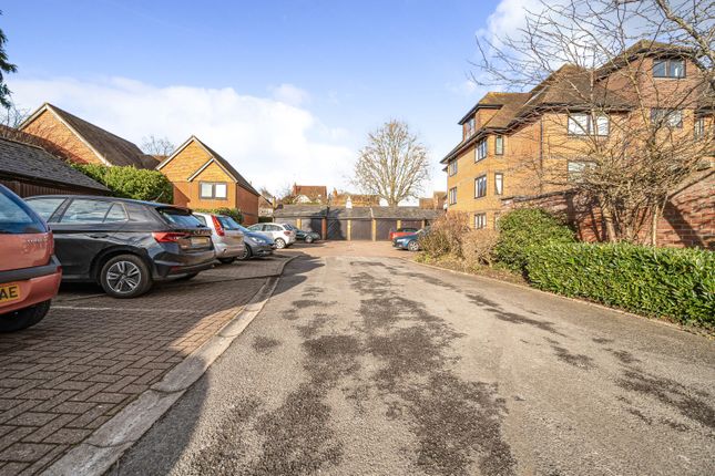 Flat for sale in Victoria Court, Henley-On-Thames, Oxfordshire