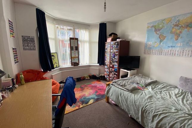 Shared accommodation to rent in Rolleston Drive, Nottingham