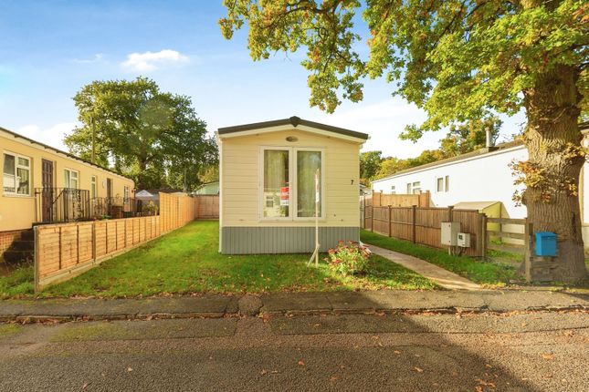 Thumbnail Mobile/park home for sale in Sycamore Crescent, Radley, Abingdon