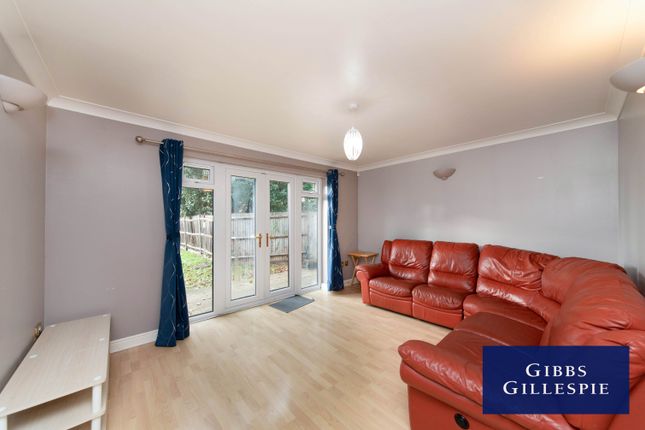 Flat 1, Stamford Court, Pinner photo 2