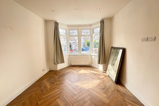 79, London photo 3