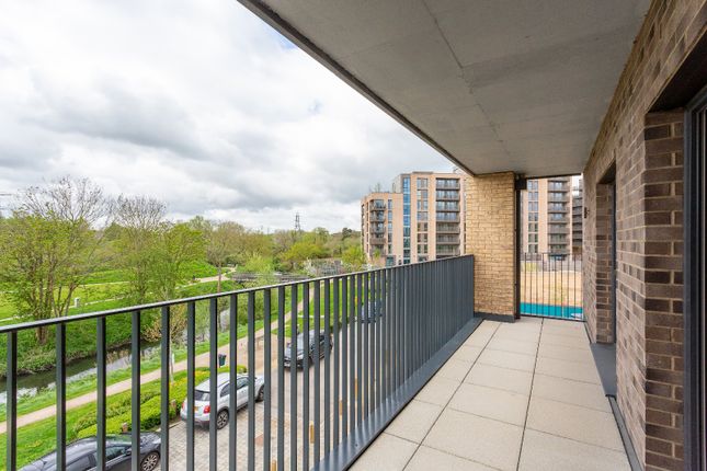 Flat for sale in Colnebank Drive, Watford, Hertfordshire